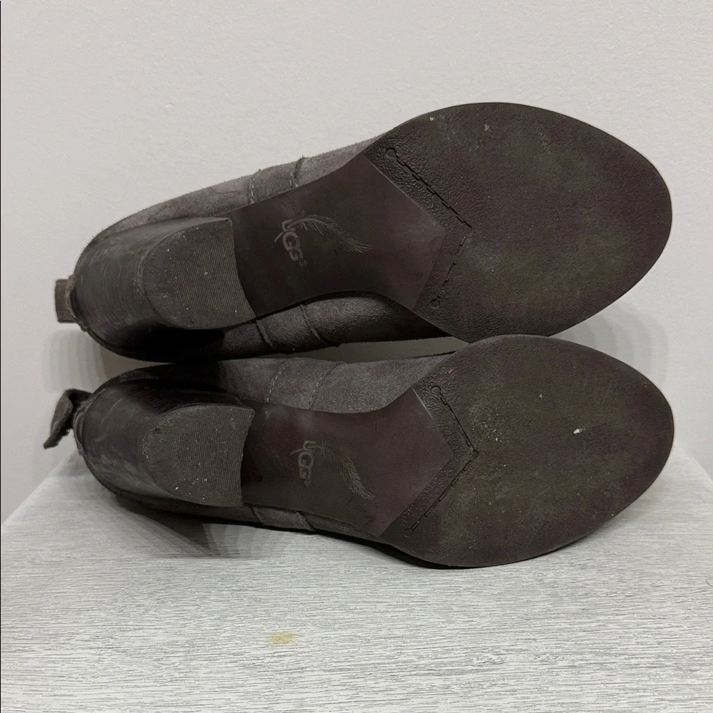 UGG Cobie ll Size 9 Chelsea Charcoal Suede Ankle Booties